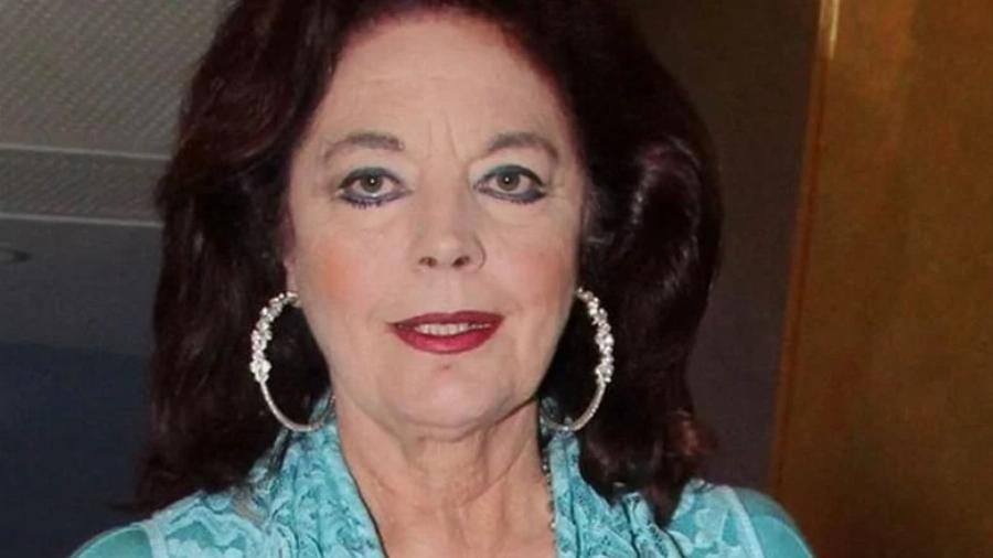 Αξέχαστη Ελληνίδα ηθοποιός, όμορφη, ψηλή, γλυκιά με μπρίο και πολύ ταλέντο