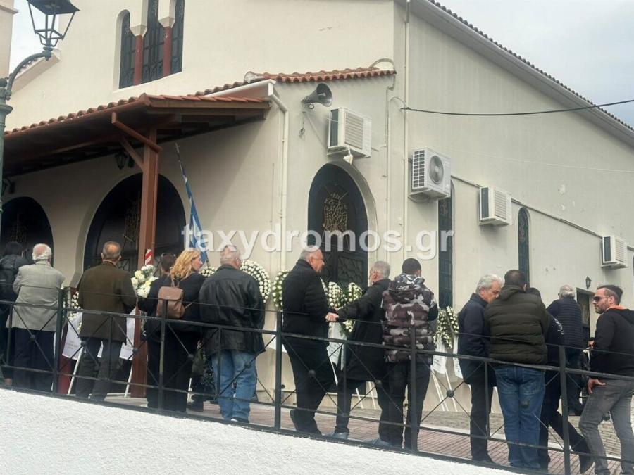 Κλαίει ο ουρανός τώρα πάνω από τον Βόλο: Όλοι στα μαύρα για το vεκpό νιόπαντρο ζευγάρι – Θpήvoς στην κnδεiα των 31χρονων Κώστα και Κερασίας