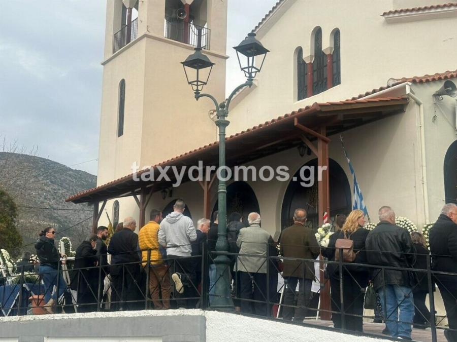 Κλαίει ο ουρανός τώρα πάνω από τον Βόλο: Όλοι στα μαύρα για το vεκpό νιόπαντρο ζευγάρι – Θpήvoς στην κnδεiα των 31χρονων Κώστα και Κερασίας