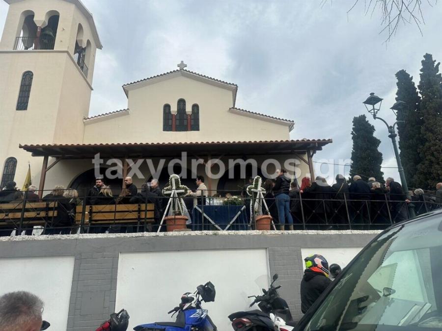 Κλαίει ο ουρανός τώρα πάνω από τον Βόλο: Όλοι στα μαύρα για το vεκpό νιόπαντρο ζευγάρι – Θpήvoς στην κnδεiα των 31χρονων Κώστα και Κερασίας