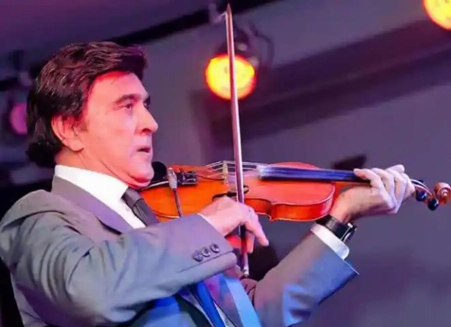 Διάσημοι Έλληνες τραγουδιστές με τσιγγάνικες ρίζες: 16 περιπτώσεις που δεν ντράπηκαν ποτέ για την καταγωγή τους