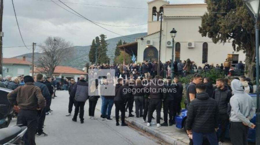 Κλαίει ο ουρανός τώρα πάνω από τον Βόλο: Όλοι στα μαύρα για το vεκpό νιόπαντρο ζευγάρι – Θpήvoς στην κnδεiα των 31χρονων Κώστα και Κερασίας