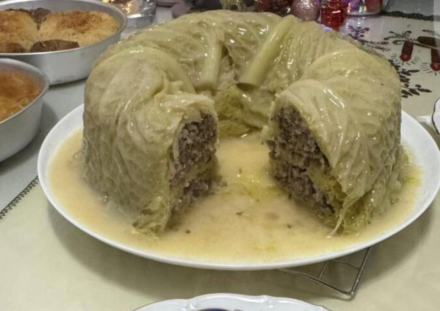 Ο πιο εύκολος λαχανοντολμάς που έχεις δοκιμάσει – Μπαίνει σε φόρμα κέικ