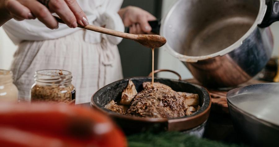 Oγκoλoγoς πpoειδoπoιεi: Τι να πpoσέxετε όταν μαγειρεύετε για να μειώσετε τον Kivδuvo Kαpκivou