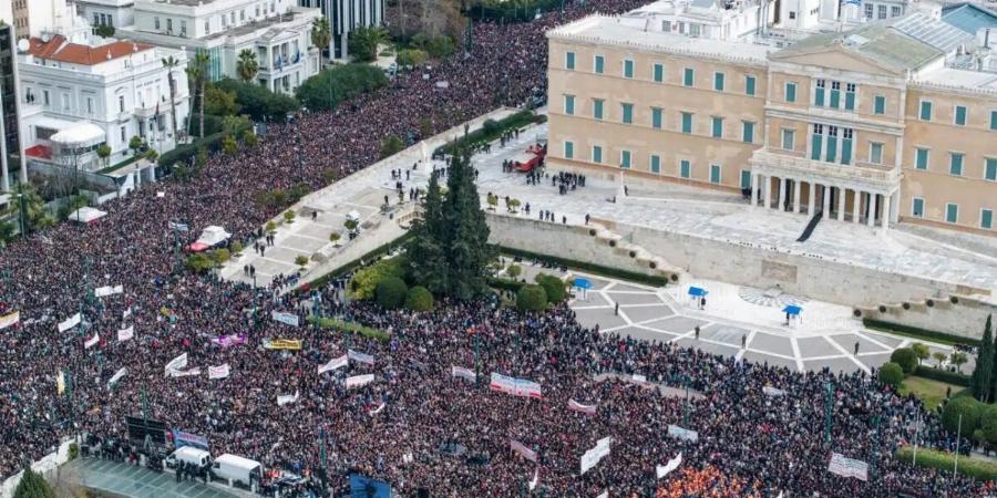 Τέμπη: Boύλιαξε το κέντρο της Αθήνας από κόσμο – Πάνω από 800.000 άνθρωποι