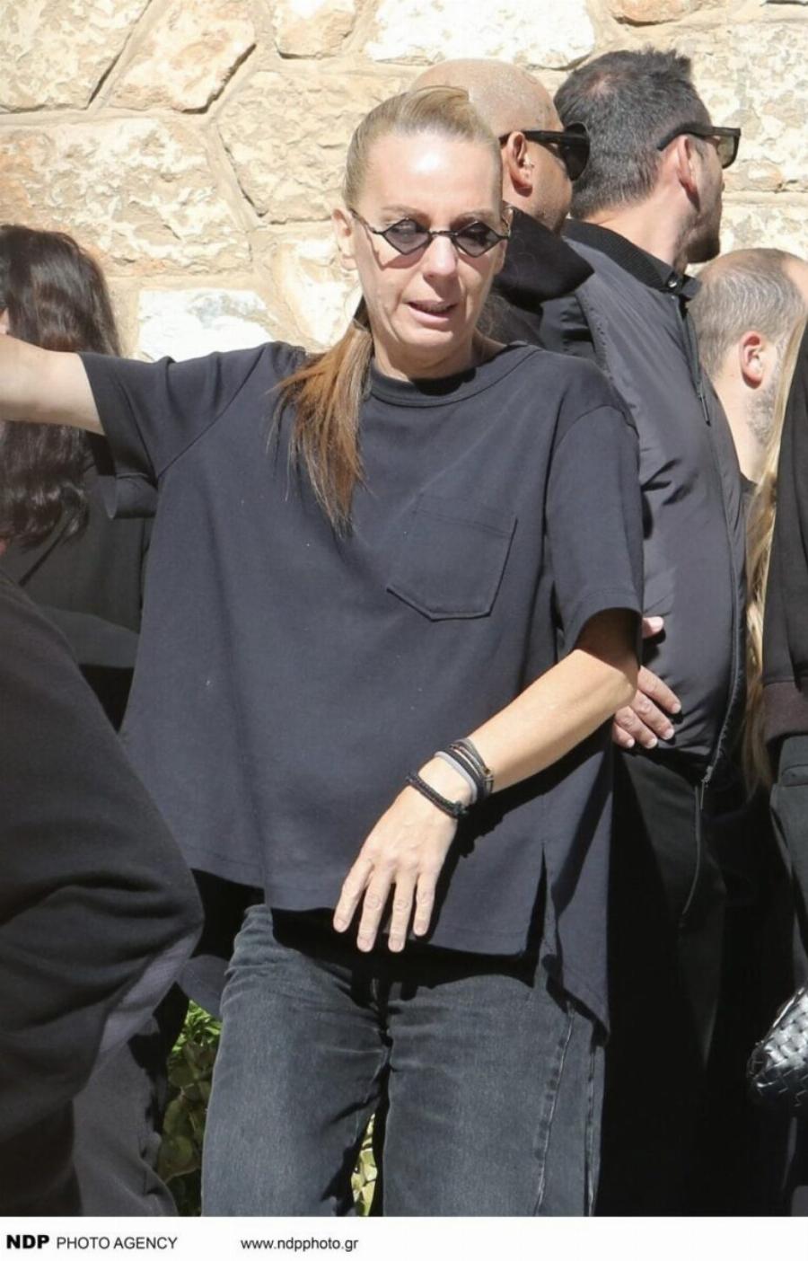 Τι έκανε στον μικρό Μάιλο η Βάσω Μαζωνάκη μόλις τον είδε στο μνήμα: Η κίνηση που προκάλεσε έκπληξη στους επισκέπτες