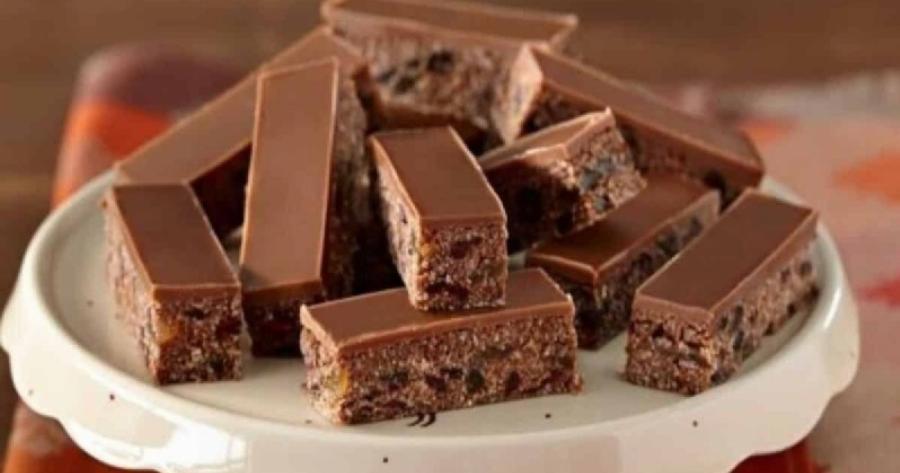 Εύκολα και γρήγορα: Σοκολατένιο γλυκό ψυγείου με ζαχαρούχο γάλα και ακόμη 2 υλικά