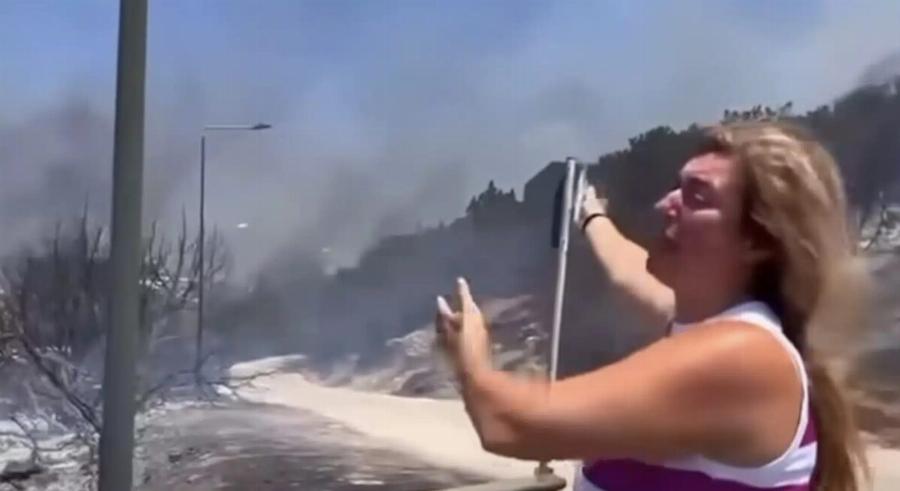 «Καίγονται τα σπίτια μας»: Συγκλονιστική μαρτυρία κατοίκου της Παλαιάς Φώκαιας