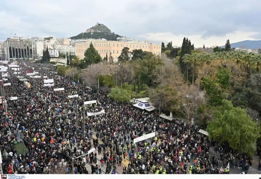 Τέμπη: Boύλιαξε το κέντρο της Αθήνας από κόσμο – Πάνω από 800.000 άνθρωποι