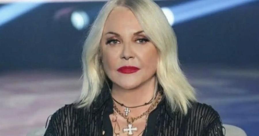 «Έκλεψε» τα φλας στα 67 της: Η Ρούλα Κορομηλά εμφανίστηκε με νέο λουκ και έγινε θέμα συζήτησης