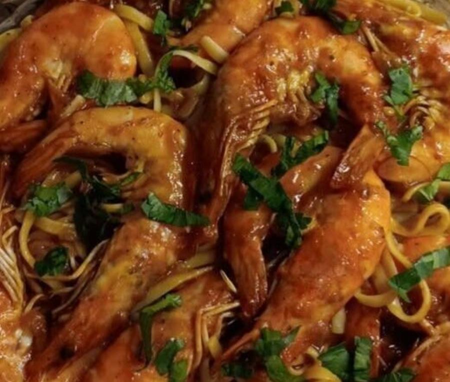 Γαριδομακαρονάδα με λιγκουίνι και σάλτσα ντομάτας – Εύκολη νηστίσιμη συνταγή