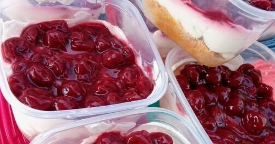 Ατομικά cheesecake με βύσσινο χωρίς ψήσιμο