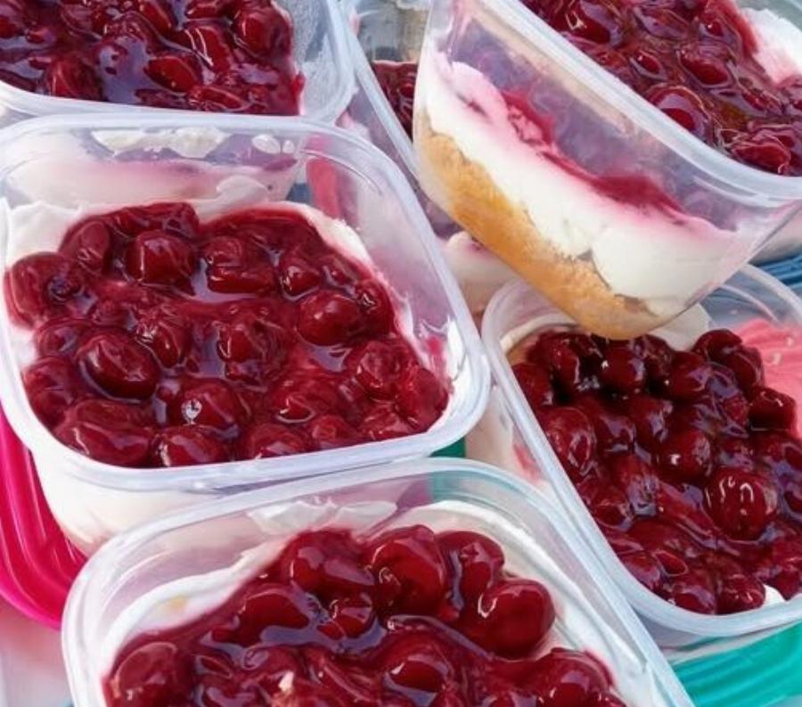 Ατομικά cheesecake με βύσσινο χωρίς ψήσιμο