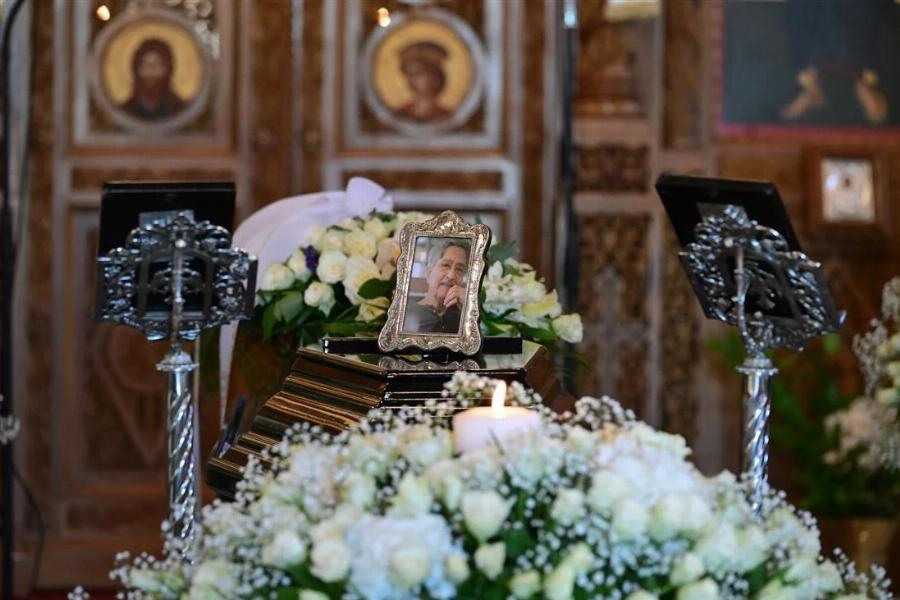 Νίκος Γαλανός: Θλίψη στην κηδεία του ηθοποιού – Πλήθος κόσμου στο τελευταίο «αντίο»
