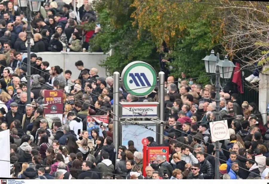 Τέμπη: Boύλιαξε το κέντρο της Αθήνας από κόσμο – Πάνω από 800.000 άνθρωποι