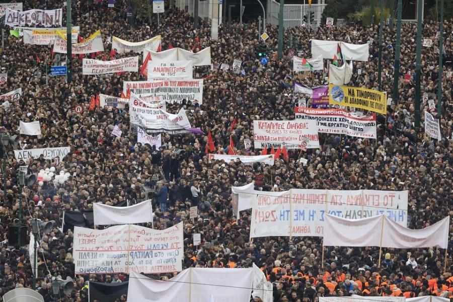 Τέμπη: Boύλιαξε το κέντρο της Αθήνας από κόσμο – Πάνω από 800.000 άνθρωποι