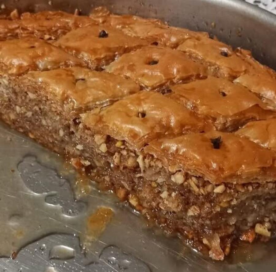 Μεσολογγίτικος λαδομπακλαβάς όπως παλιά – δεν θα μείνει κομμάτι