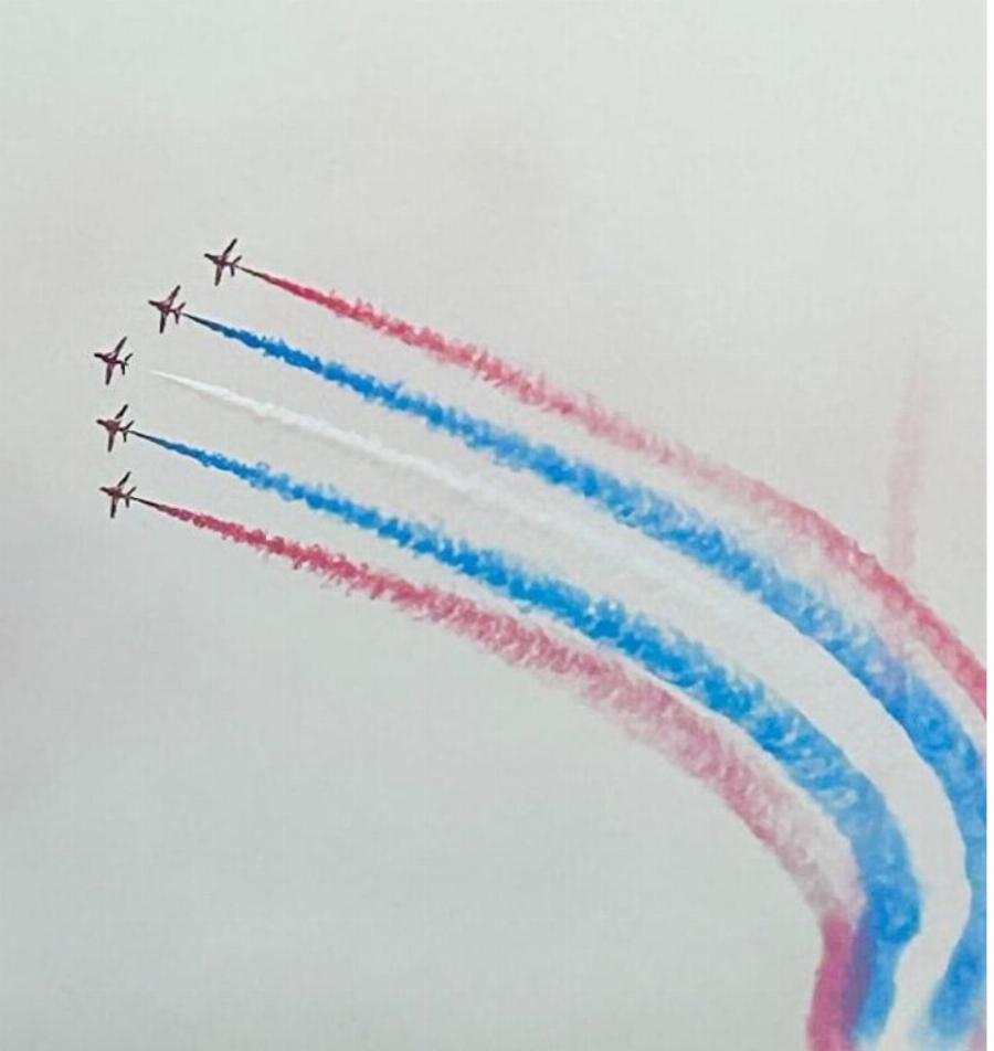 Δείτε τι έκαναν τα μαχητικά που πετούσαν στον ουρανό του Πειραιά