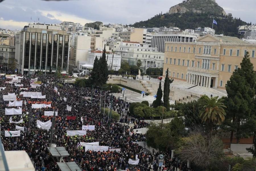 Τέμπη: Boύλιαξε το κέντρο της Αθήνας από κόσμο – Πάνω από 800.000 άνθρωποι