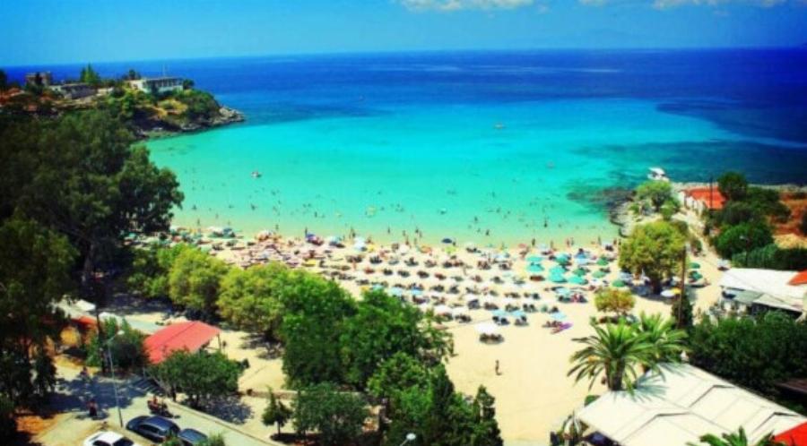 Γνωστή ελληνική παραλία μετατοπίστηκε κατά 20 μέτρα – Έφυγε από την θέση της