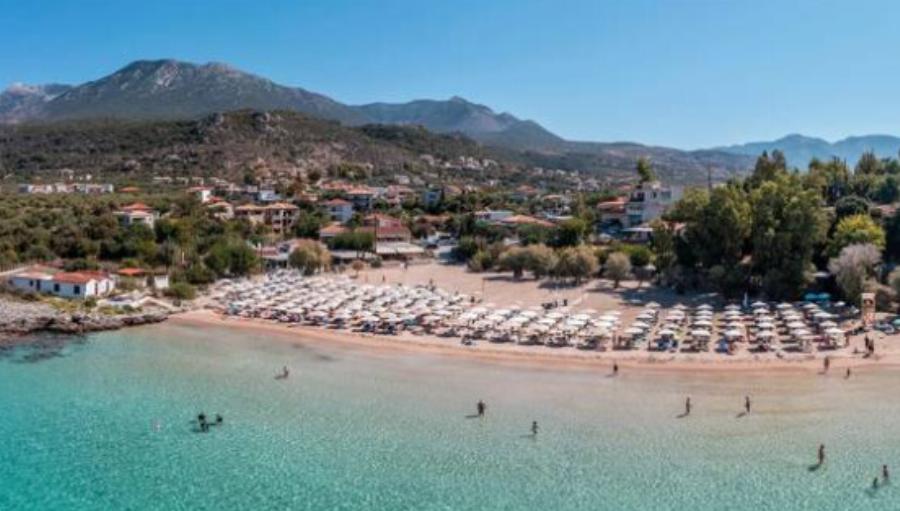 Γνωστή ελληνική παραλία μετατοπίστηκε κατά 20 μέτρα – Έφυγε από την θέση της