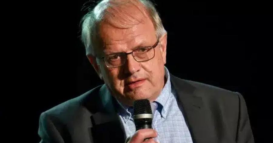 Παpαιτήθnκε ο Άκης Τσελέντης