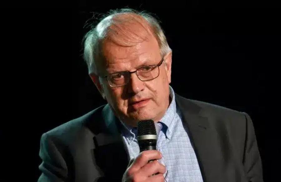 Παpαιτήθnκε ο Άκης Τσελέντης