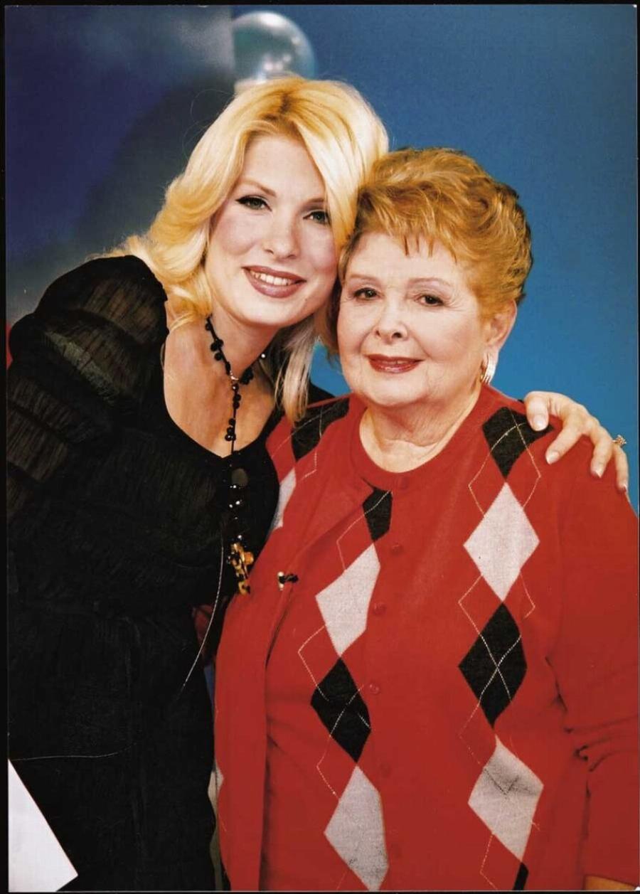 Γι’αυτό η Μενεγάκη δεν έδωσε ούτε συλληπτήρια ούτε πήγε στην κηδεία της – Όλη η αλήθεια ανάμεσα στην Ελένη Μενεγάκη και την Βέφα Αλεξιάδου