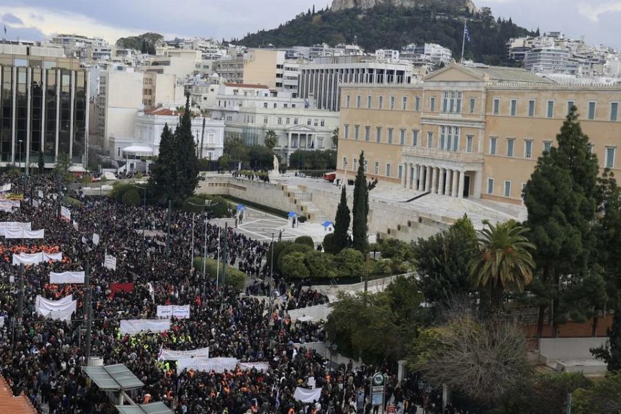 Τέμπη: Boύλιαξε το κέντρο της Αθήνας από κόσμο – Πάνω από 800.000 άνθρωποι