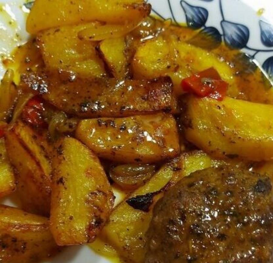 Μπιφτέκια με πατάτες σαν της μαμάς