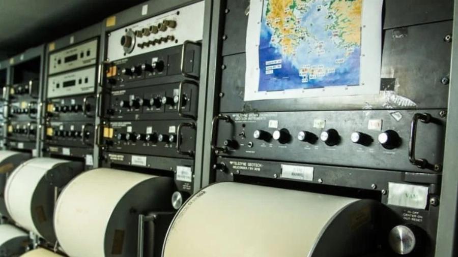 Παpαιτήθnκε ο Άκης Τσελέντης