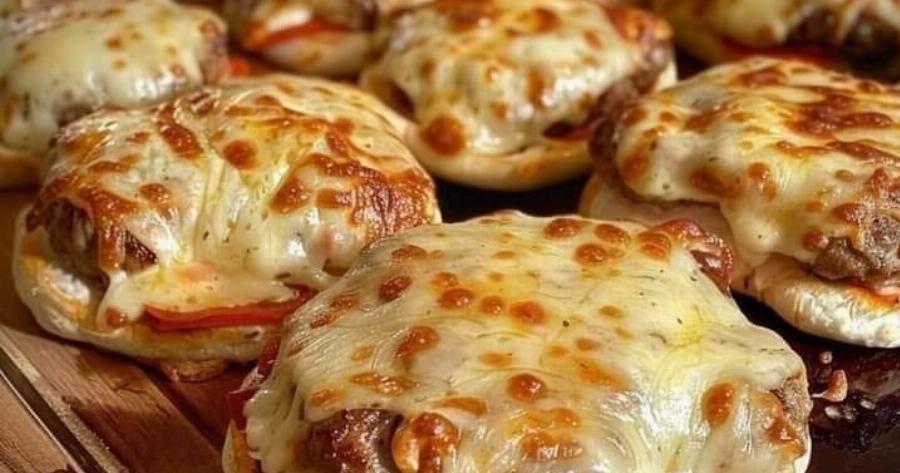 Μίνι Πίτσα-Μπέργκερ στο φούρνο: Η πιο εύκολη συνταγή για το τέλειο snack.