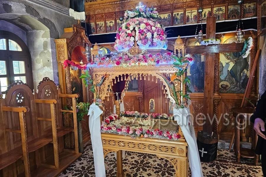 Xαμoς στα Χανία με με επιτάφιο – Έβαλαν LED λαμπάκια στον τρούλο του