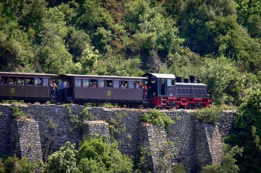 Εκτροχιάστηκε ο «Μουτζούρης» στο Πήλιο!