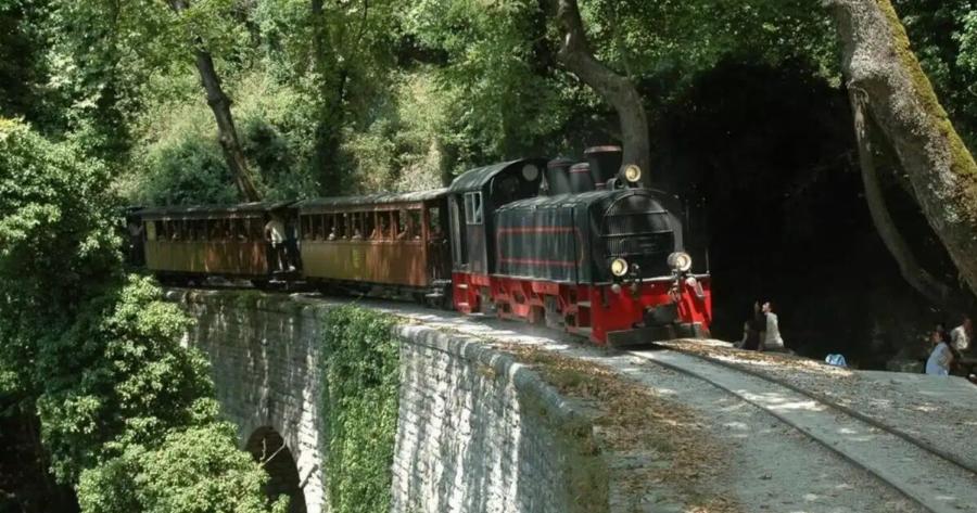 Εκτροχιάστηκε ο «Μουτζούρης» στο Πήλιο!