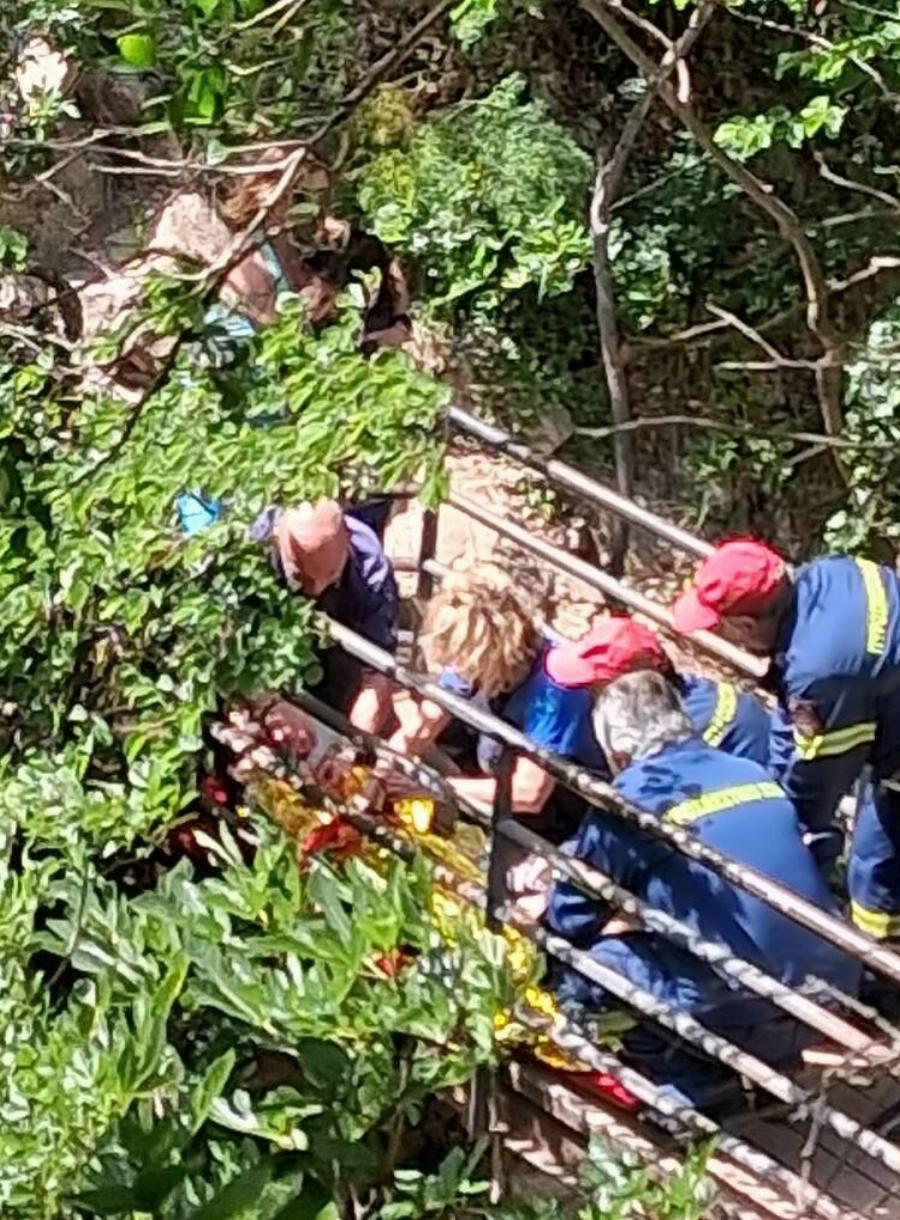 Νεκρός ο 4χρονος που έπεσε σε χαράδρα με τον πατέρα του στη Νέδα