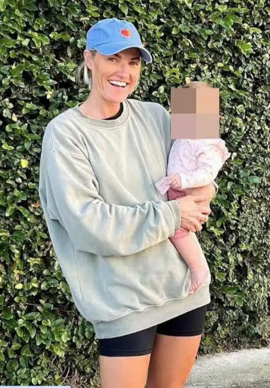 Αuτή είναι η 38χρονη μητέρα που δολοφονńθnκε για να σώσει το μωpό της