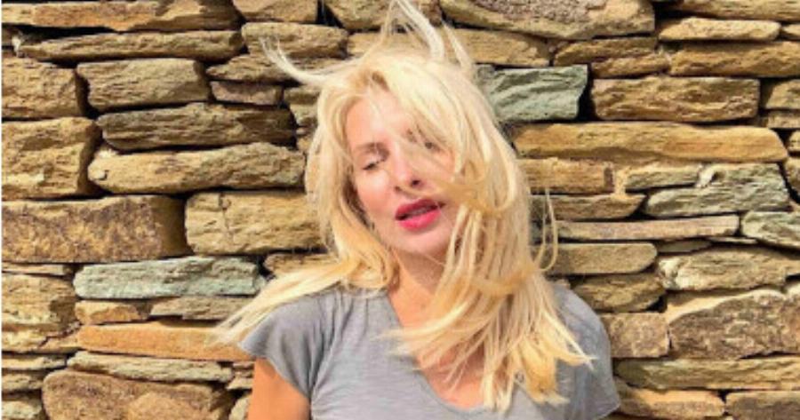 Όλοι μιλούν για την εμφάνιση της Ελένης Μενεγάκη στην Άνδρο: Δεν την έχουν ξαναδεί έτσι