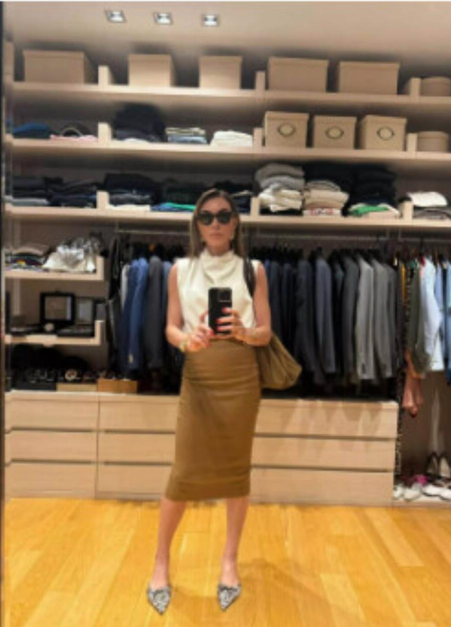 Χαμός με την Στεφανίδου: Έβγαλε φώτο μέσα στην ντουλάπα του Ευαγγελάτου κι όλοι έπαθαν πλάκα με τα… σακάκια του