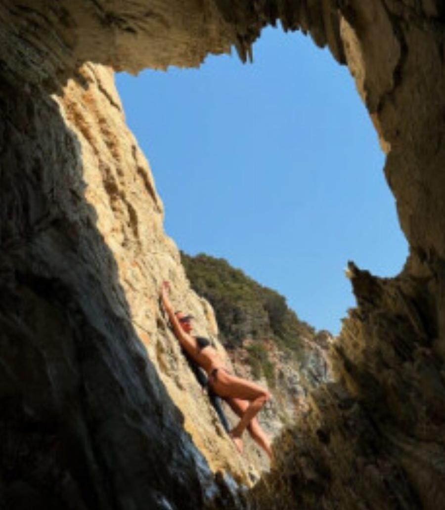 Χαμός με την Στεφανίδου: Έβγαλε φώτο μέσα στην ντουλάπα του Ευαγγελάτου κι όλοι έπαθαν πλάκα με τα… σακάκια του