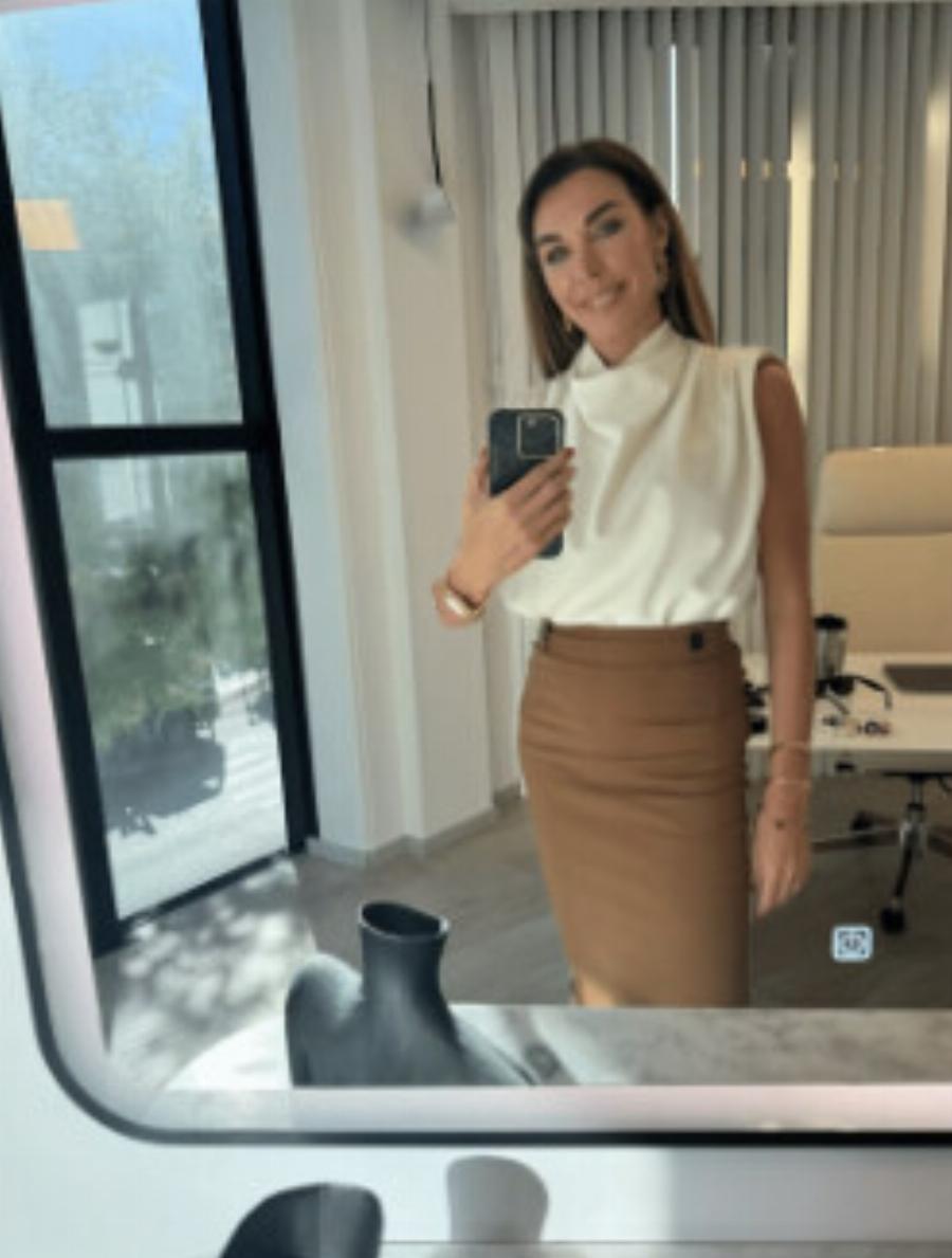 Χαμός με την Στεφανίδου: Έβγαλε φώτο μέσα στην ντουλάπα του Ευαγγελάτου κι όλοι έπαθαν πλάκα με τα… σακάκια του