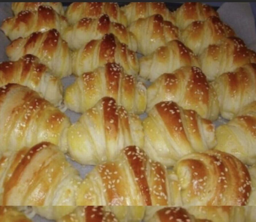 Όλοι μου ζητούν τη συνταγή: Τα πιο αφράτα σπιτικά κρουασανάκια που ψήνονται σε μόλις 8 λεπτά!