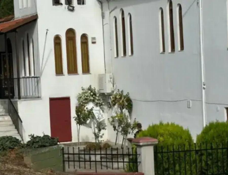 «Αύριο θα έφευγε για την Ικάρων»: Σκηνές αρχαίας τραγωδίας στην κηδεία του 19χρονου Γιάννη