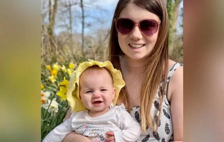 Ασύλληπτη τραγωδία: Γάντζος γερανού σκότωσε 30χρονη μητέρα τη στιγμή που έσπρωχνε το καρότσι με το μωρό της