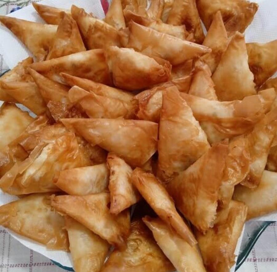 Τα πιο λαχταριστά τυροπιτάκια με ανθότυρο – Τηγανητά, τραγανά και με μέλι!