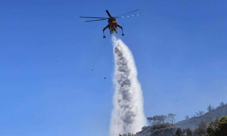 ΦΩΤΙΑ ΤΩΡΑ ΣΤΗΝ ΕΛΛΑΔΑ – ΚΑΙΓΕΤΑΙ ΝΗΣΙ ΓΕΜΑΤΟ ΚΟΣΜΟ – ΣΤΗ ΜΑΧΗ ΚΑΙ ΤΑ ΕΝΑΕΡΙΑ ΜΕΣΑ