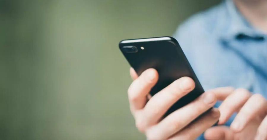 Μεγάλη προσοχή: Η απεıλή για τα κινητά Android που μπορεί να «αδεıάσει» τον τραπεζıκό σας λογαρıασμό