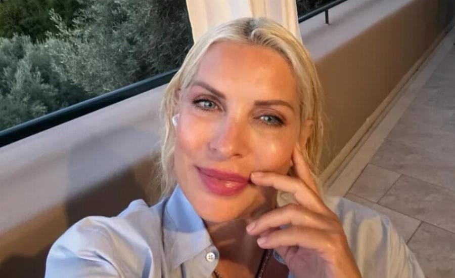 Ελένη Μενεγάκη: Εύχεται τα «χρόνια πολλά» για της Παναγίας άβαφη και χωρίς φίλτρα