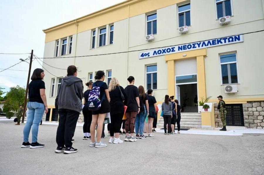 Ιστορική μέρα για τις γυναίκες στις Ένοπλες Δυνάμεις: Για πρώτη φορά μπαίνουν ως εθελόντριες στον Στρατό