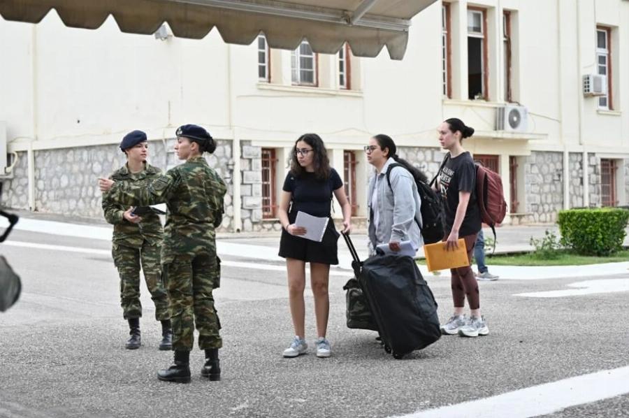 Ιστορική μέρα για τις γυναίκες στις Ένοπλες Δυνάμεις: Για πρώτη φορά μπαίνουν ως εθελόντριες στον Στρατό